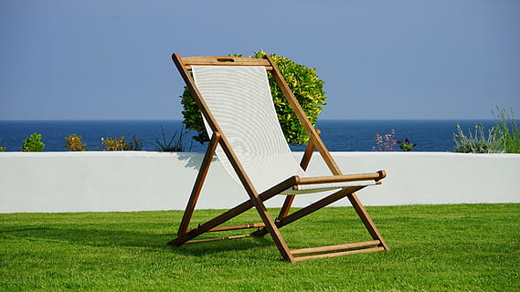 brown and white deck chair on ground, wooden, folding, lounge HD wallpaper
