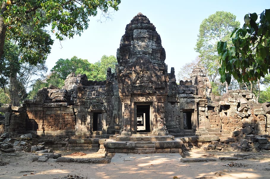 Gothic cathedral, angkor, hinduism, faces, temple complex, history HD wallpaper