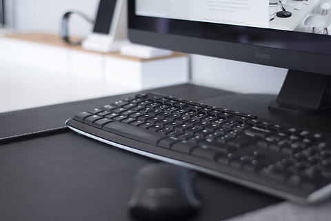 turned-on flat screen monitor and keyboard, close photography of black computer keyboard beside flat screen monitor HD wallpaper