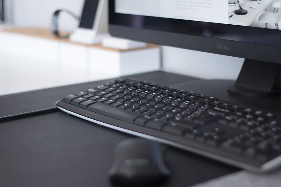 turned-on flat screen monitor and keyboard, close photography of black computer keyboard beside flat screen monitor HD wallpaper
