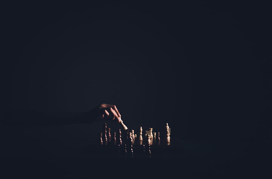 person playing chess board game, photo of man playing chess, dark HD wallpaper