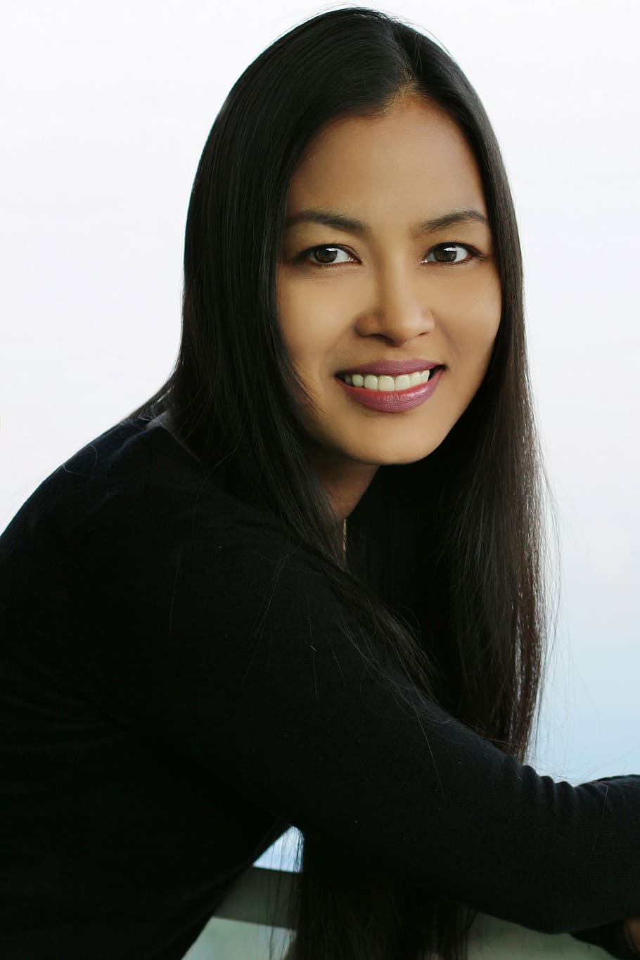 woman wearing black long-sleeved top, pretty girl, white background, HD wallpaper
