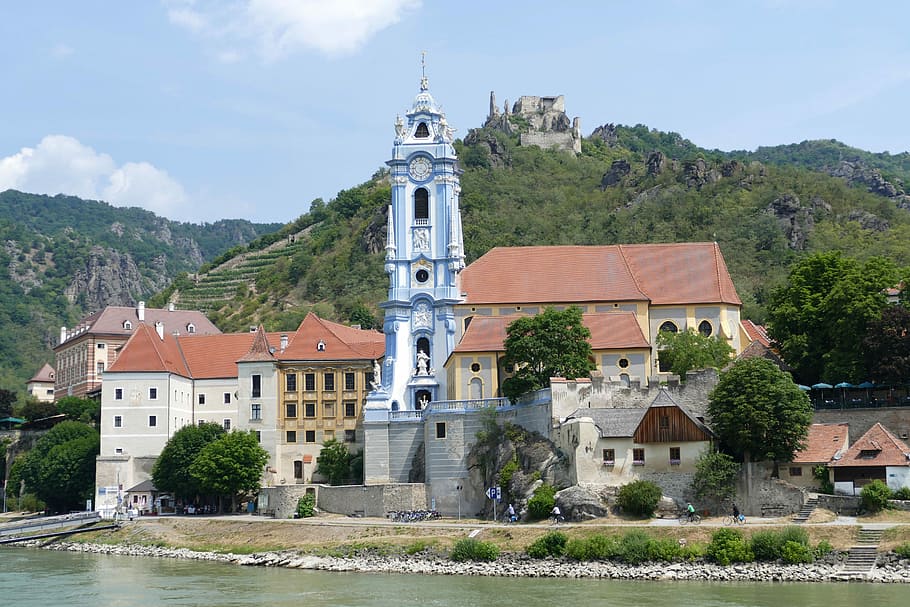 photo of church near body of water and mountain, Dürnstein, Wachau, HD wallpaper