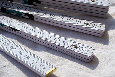 selective focus photography of gray rulers on white textile HD wallpaper