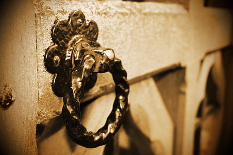 close-up of door knocker, gate, handle, iron, knob, metal, old HD wallpaper