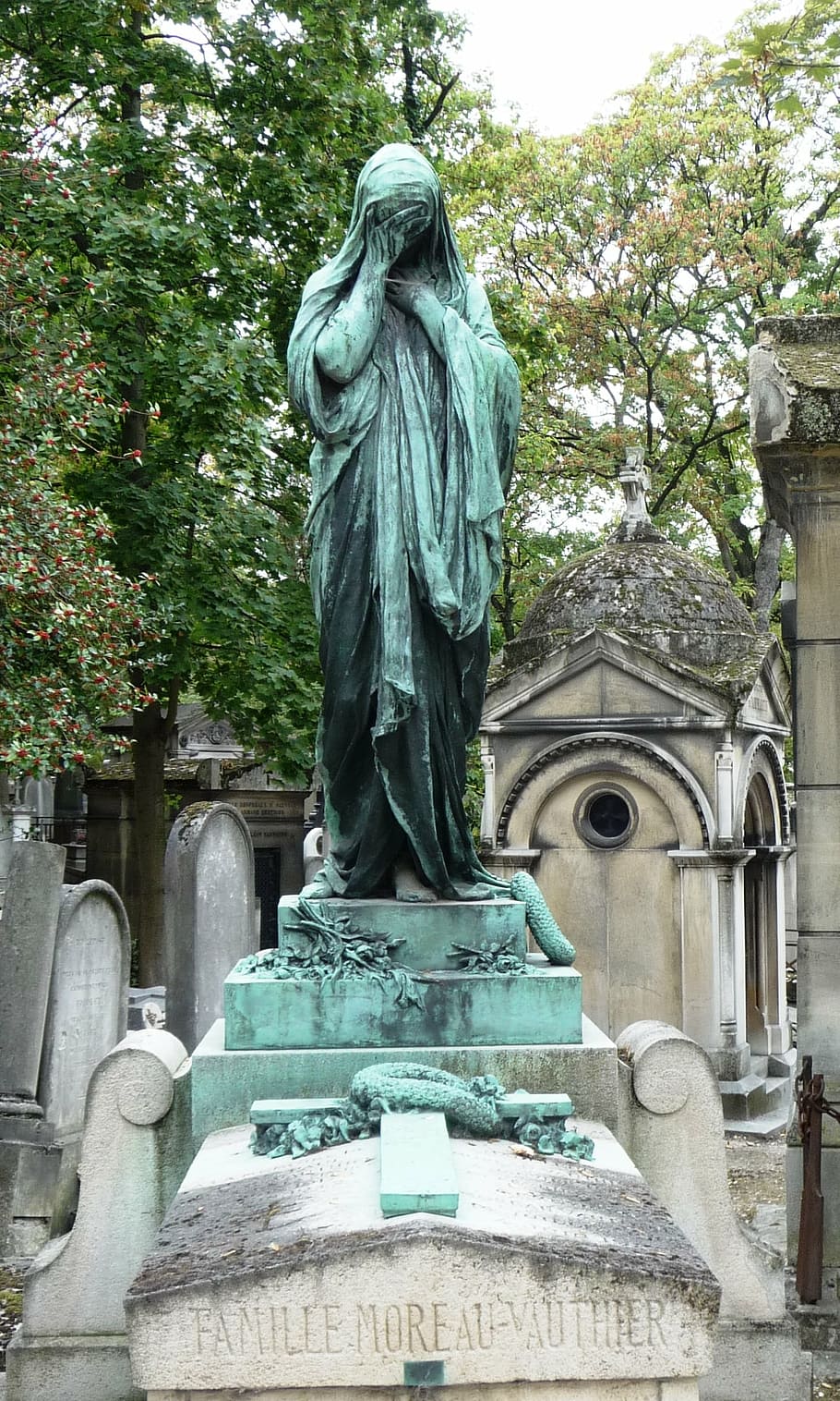 pere lachaise, paris, monument, cemetery, mourning, sculpture