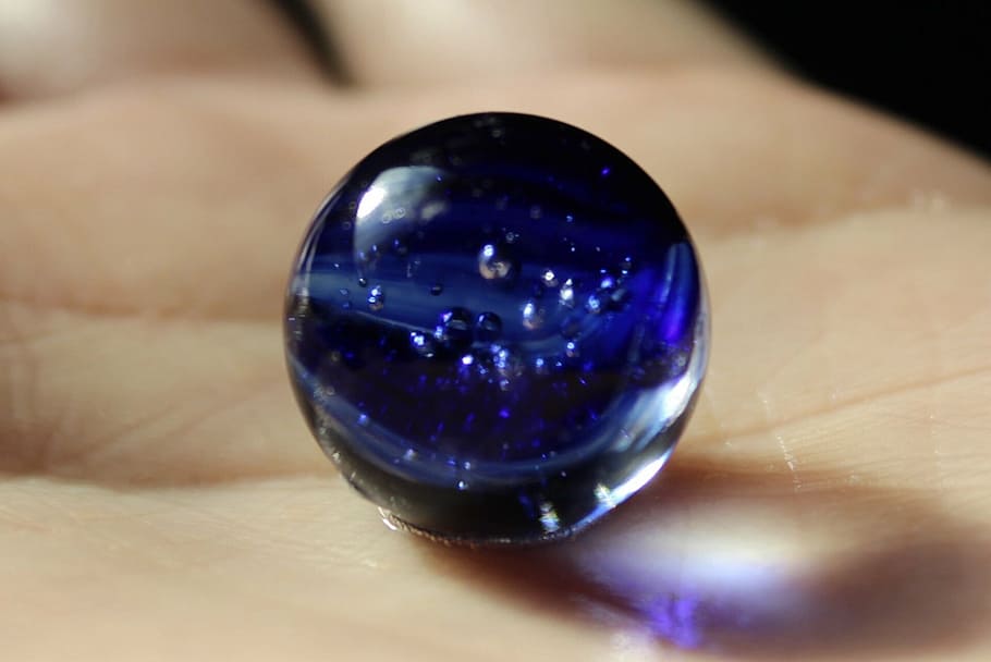 hand, marbleball, blue, sphere, close-up, marbles, human body part HD wallpaper