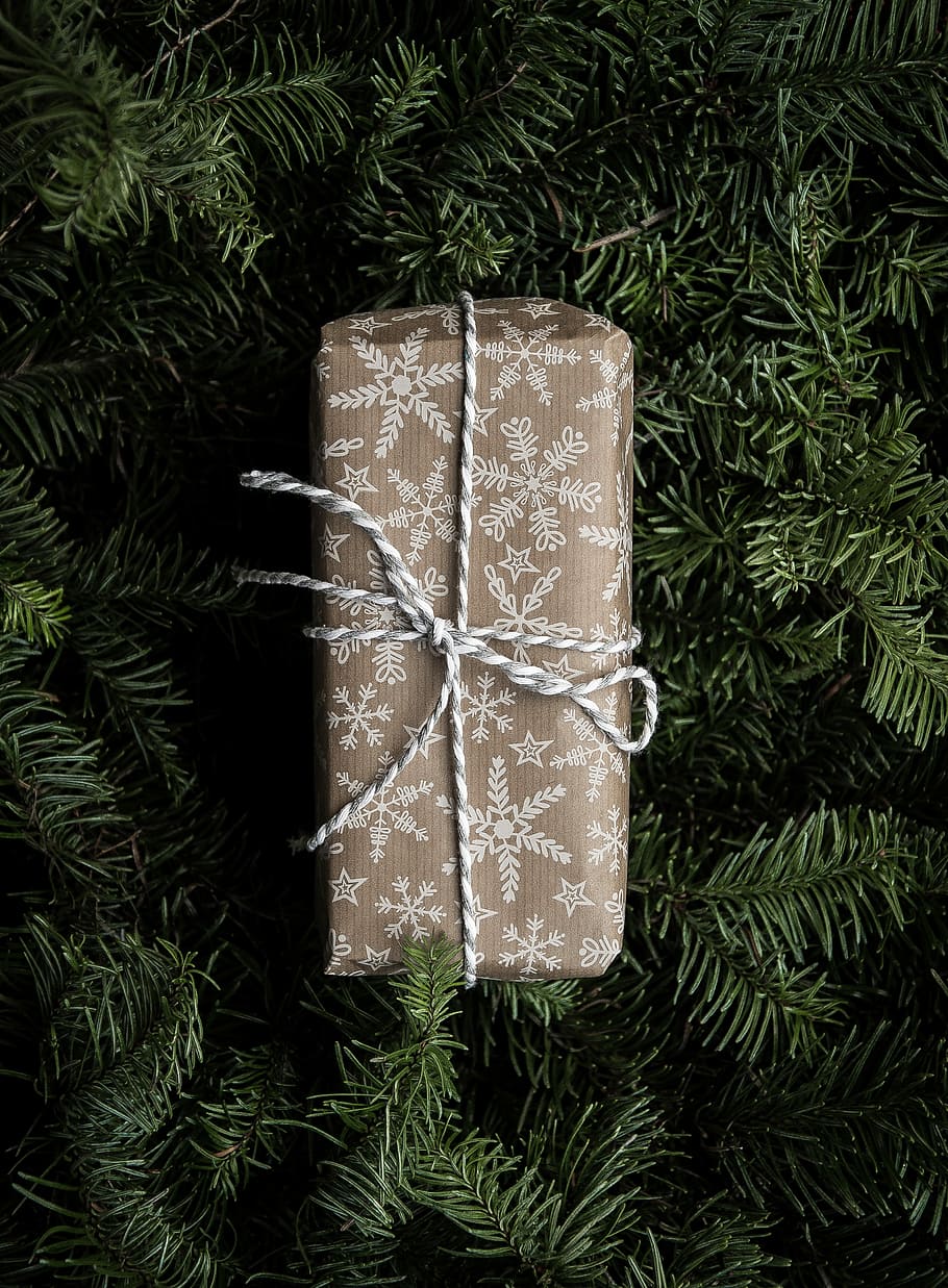 brown and white gift box, gray and white gift box on green holiday tree HD wallpaper