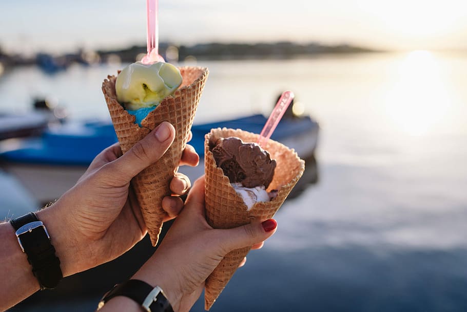 Man and Woman Holding Ice Creams, summer, sweet, vacations, delicious HD wallpaper