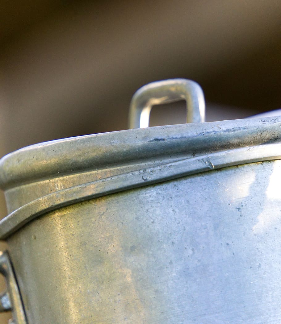 milk can, lid, broken, dented, deformed, close up, macro, old HD wallpaper