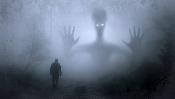 sagoma di una persona con fantasma e nebbia, fantasia, nebbia, sfondo HD raccapricciante