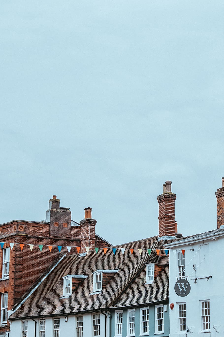 brown and white building at daytime, photo of brown house roof under clear sky HD wallpaper