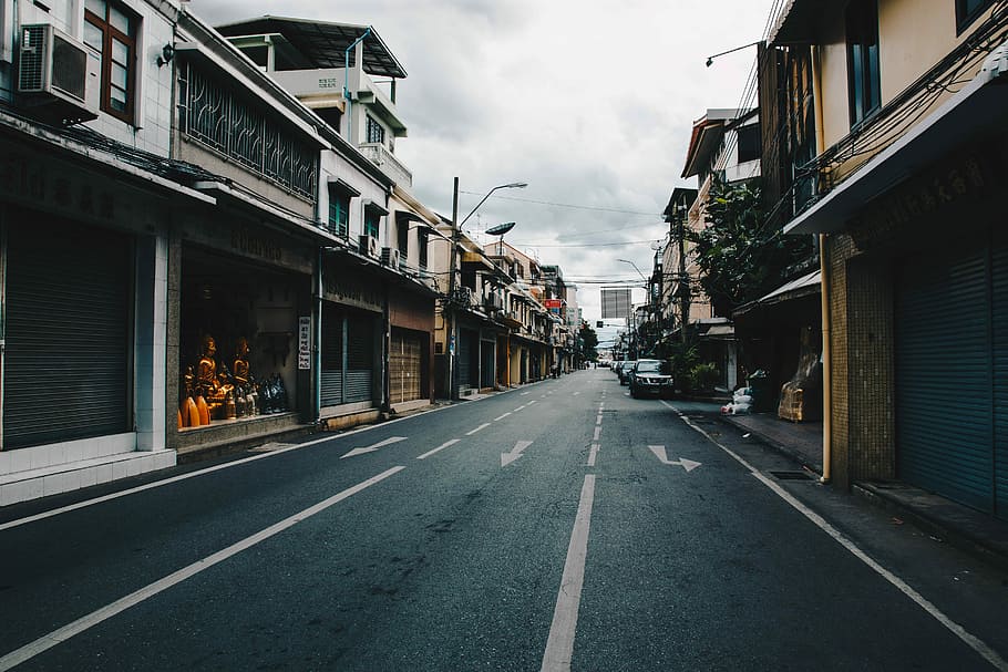 low light photography of the street under cloudy sky, wide road with buildings and vehicle parks, HD wallpaper