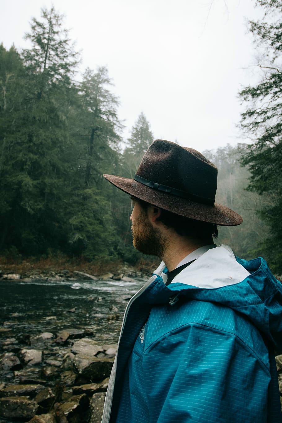man wearing black hat standing near the river, man standing near river HD wallpaper