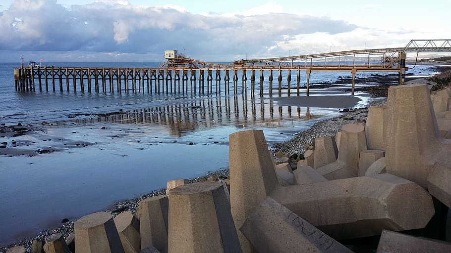 llanddulas, beach, sea, reflection, raynes jetty, concrete HD wallpaper