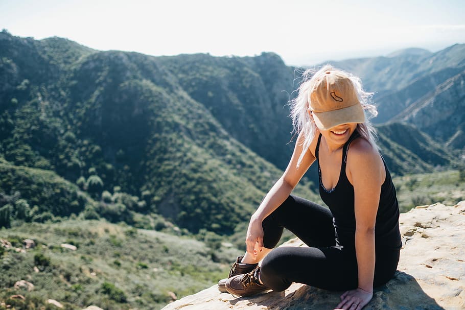 woman sitting on mountain, smile, person, looking down, hike HD wallpaper