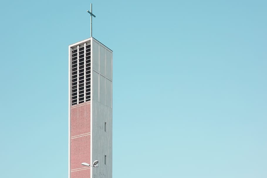 Christkönig-Kirche, photo of white and brown structure under blue sky at daytime HD wallpaper