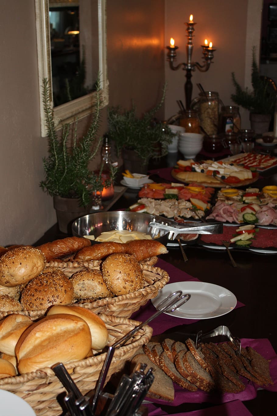 breakfast buffet, roll, bread, croissant, sausage, cheese, restaurant