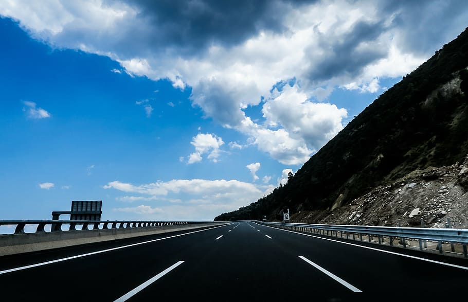 empty highway near body of water and mountain, highland, cloud HD wallpaper