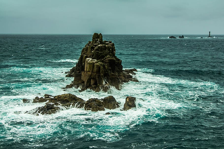 brown rock with sea water photography during day time, ocean HD wallpaper