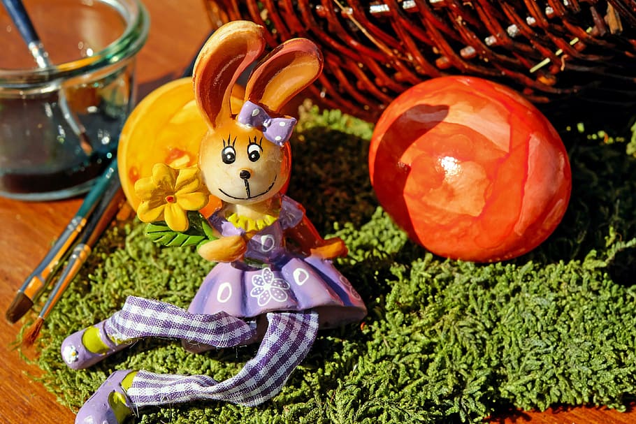 rabbit figurine near brown basket, easter bunny, hare, figure HD wallpaper
