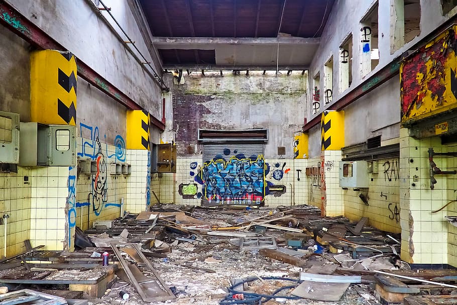 lost places, old, decay, ruin, railway depot, train, train hall HD wallpaper