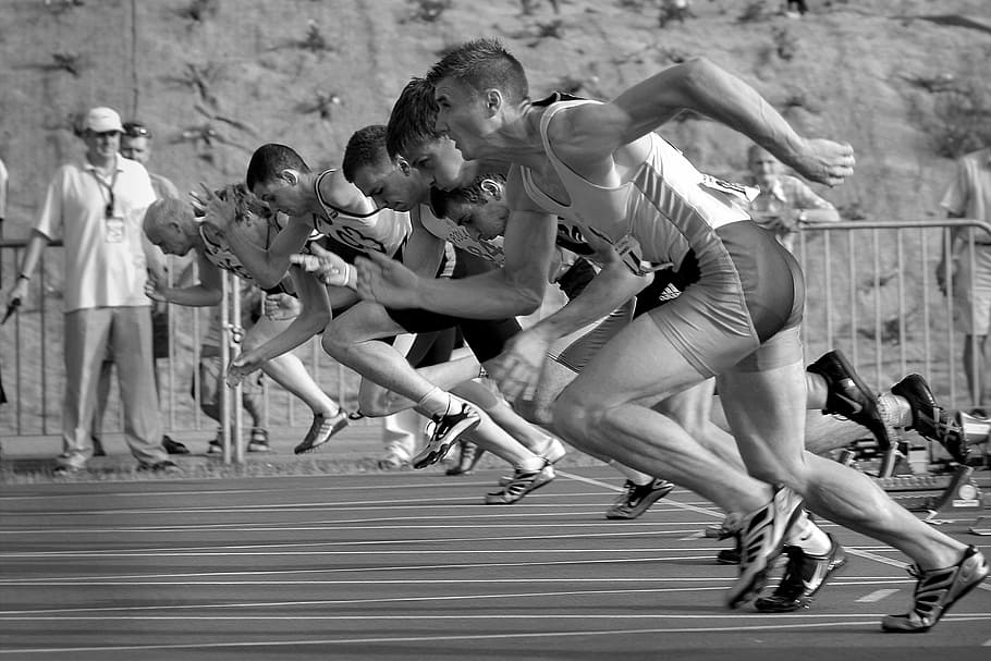 grayscale photo of athletes running in field, spot, runs, start, HD wallpaper