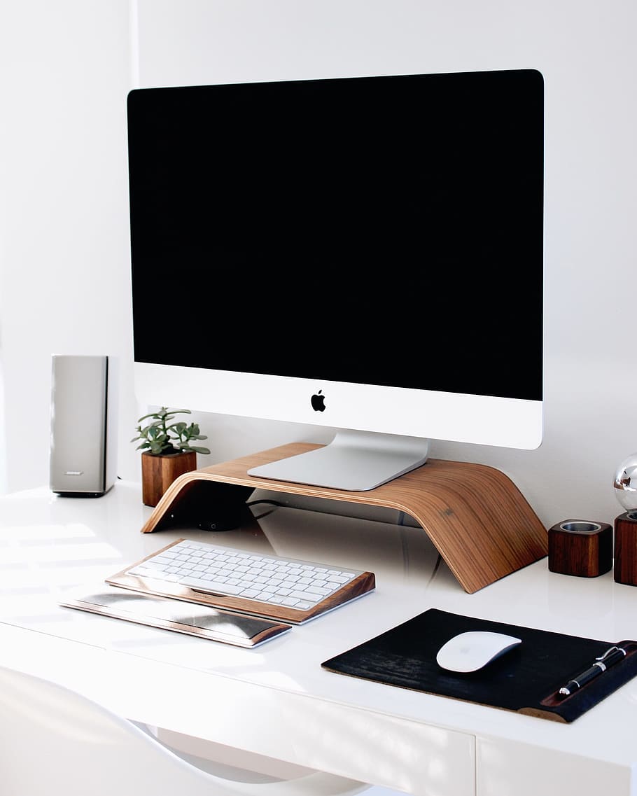 silver iMac with no display on top of brown wooden rack, keyboard HD wallpaper