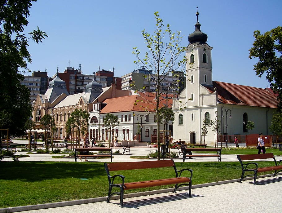 Main Square with buildings in Godollo, Hungary, bench, chapel, HD wallpaper