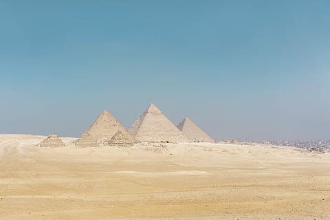 Pyramid of Giza, photo of three pyramids on desert under blue sky during daytime HD wallpaper