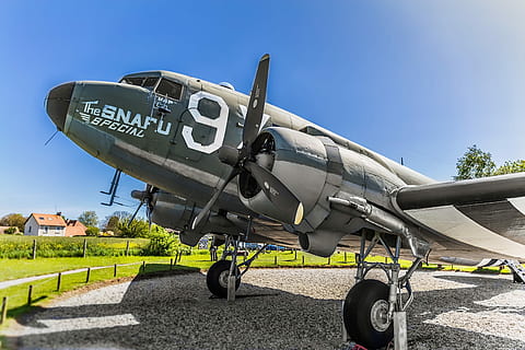 gray The SNAFU plane on gray ground, d-day, c-47, normandy HD wallpaper