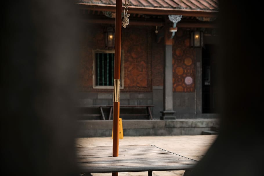 shallow focus of brown post, untitled, building, house, through HD wallpaper