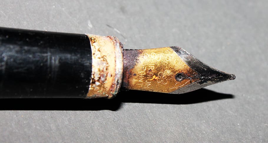 fountain pen, old, rusty, close-up, no people, studio shot HD wallpaper