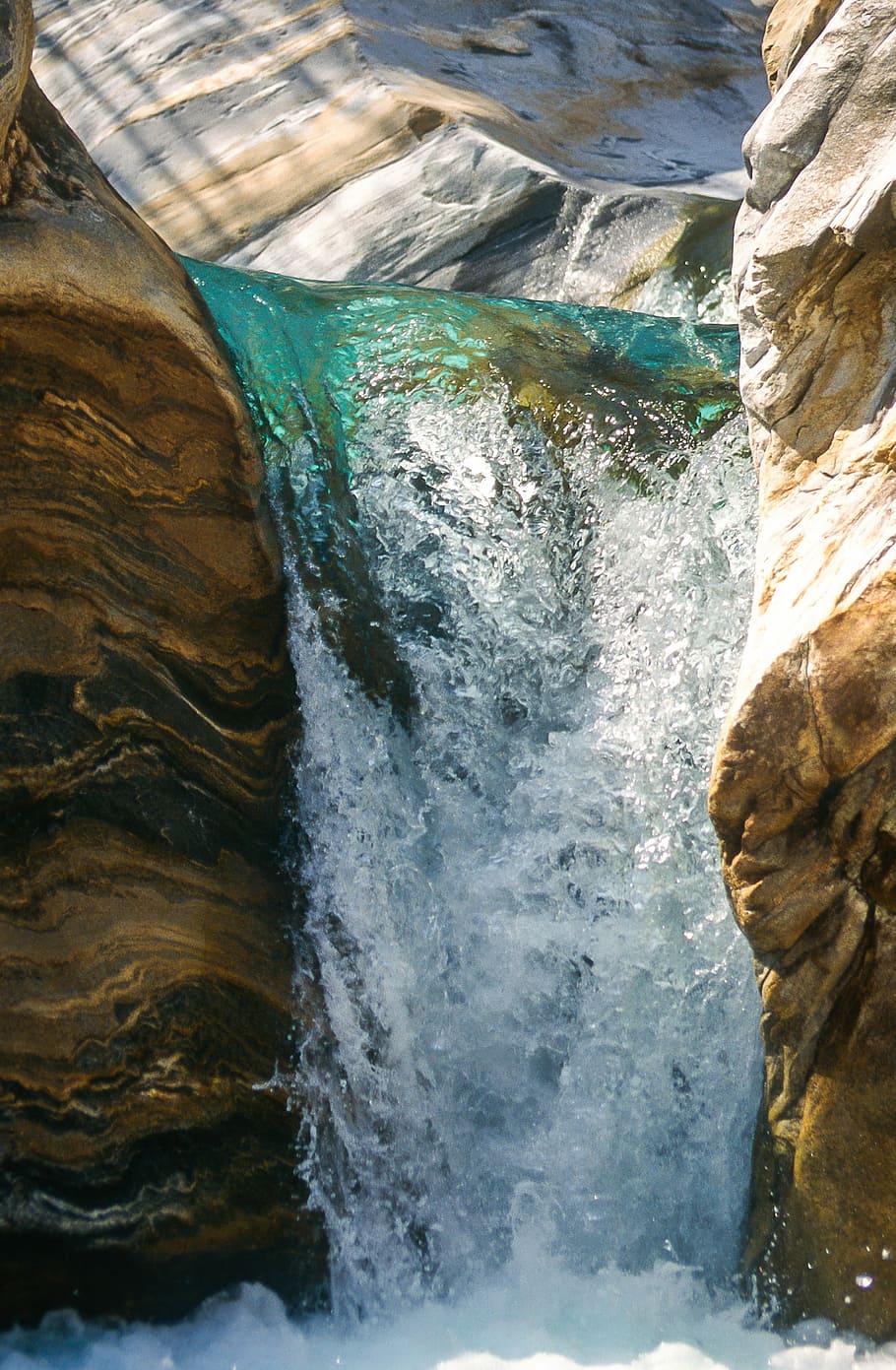 waterfalls during daytime, waterfalls surrounded by beige and white rock HD wallpaper