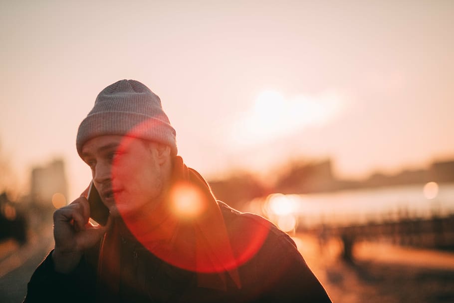 selective focus photography of man holding phone, people, call HD wallpaper