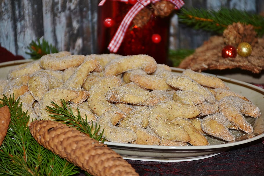 biscuits on platter, vanillekipferl, cookie, christmas cookies, HD wallpaper