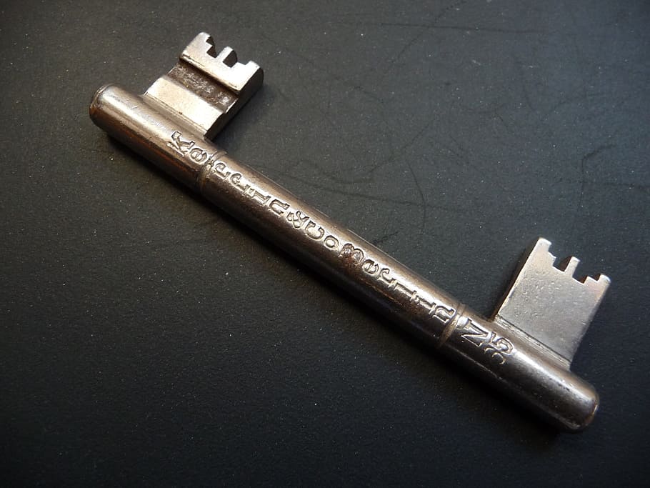 silver key, berlin key, close, sure, security, double safe HD wallpaper
