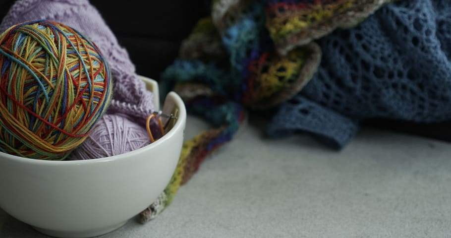 yarn balls on white bowl, yarn on white bowl, thread, knitting HD wallpaper