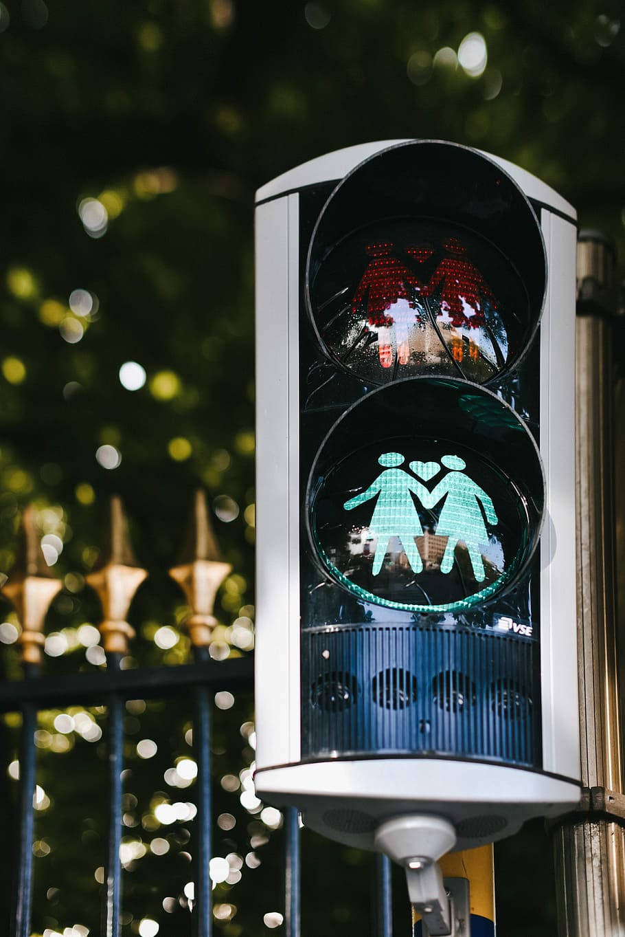 gray traffic light showing green light, closeup photo traffic light, HD wallpaper