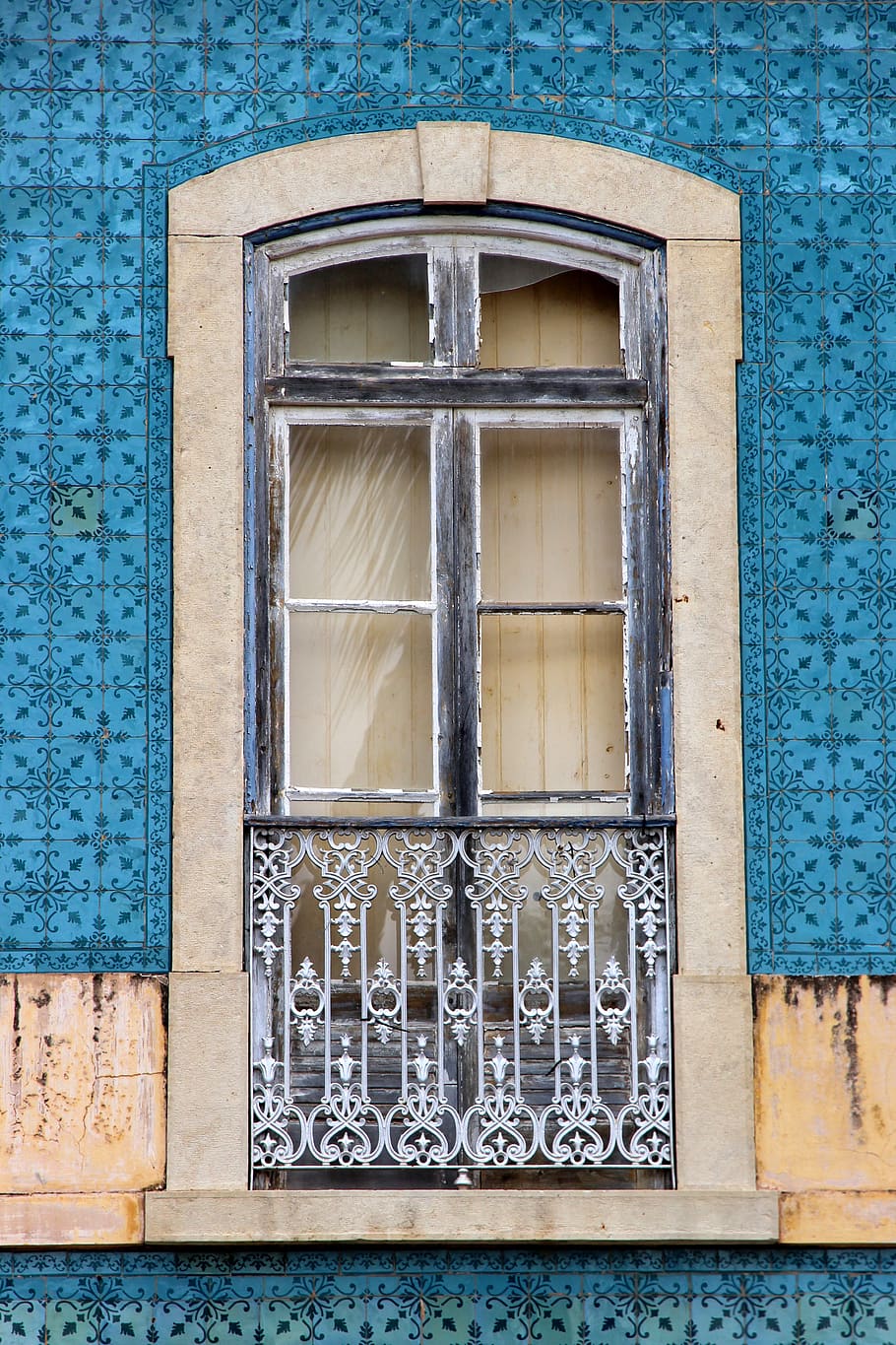 window, old, old window, facade, historically, weathered, wood HD wallpaper