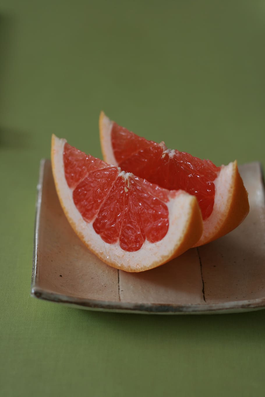 sliced grapefruit on saucer, food, dessert, citrus fruits, vitamins HD wallpaper