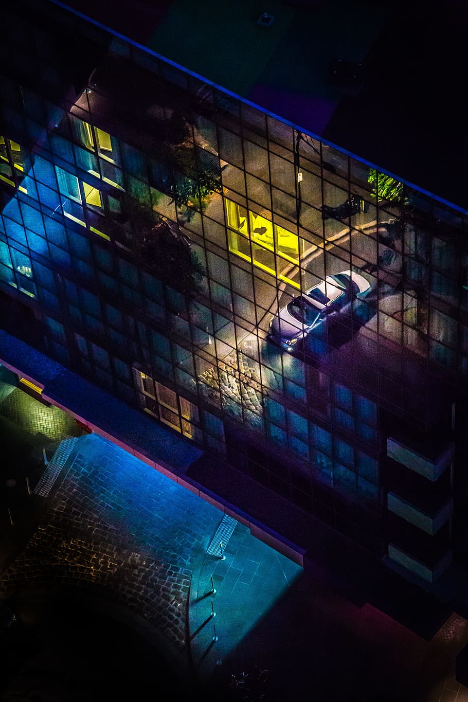 aerial photo of white car, gray sedan on parking lot, building HD wallpaper