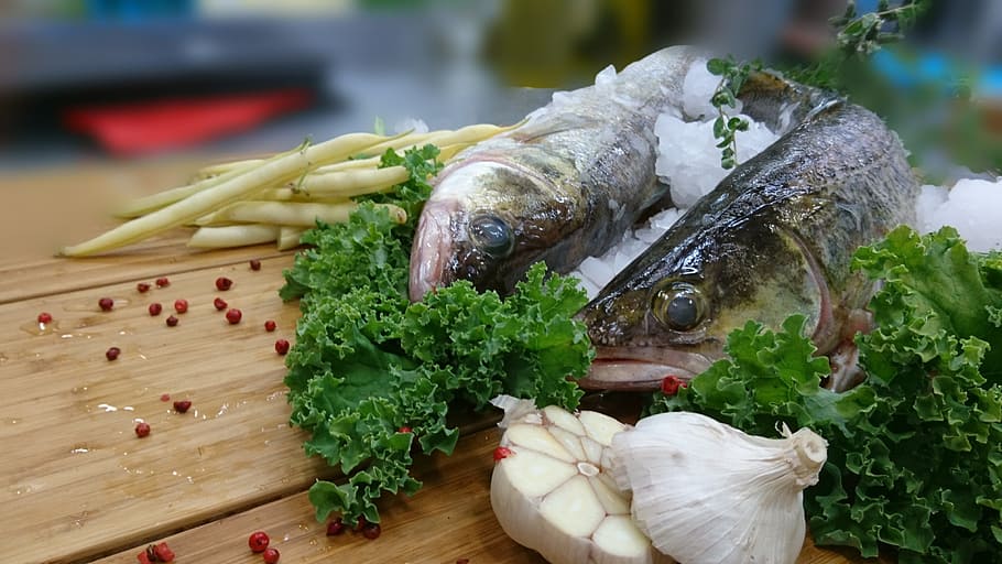two gray Fishes with assorted Vegetables, eating, seafood, bread HD wallpaper