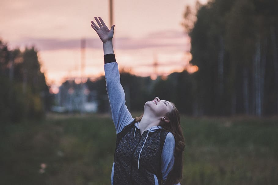 Woman in Gray and Black Zip-up Hoodie Raising Her Right Hand HD wallpaper