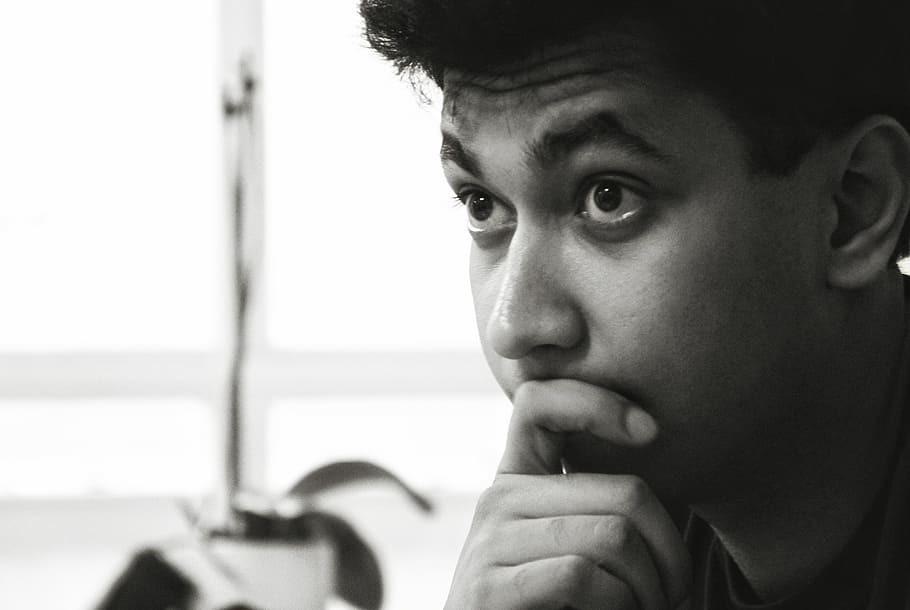 grayscale photo of man, think, curious, thinking, looking, adult HD wallpaper