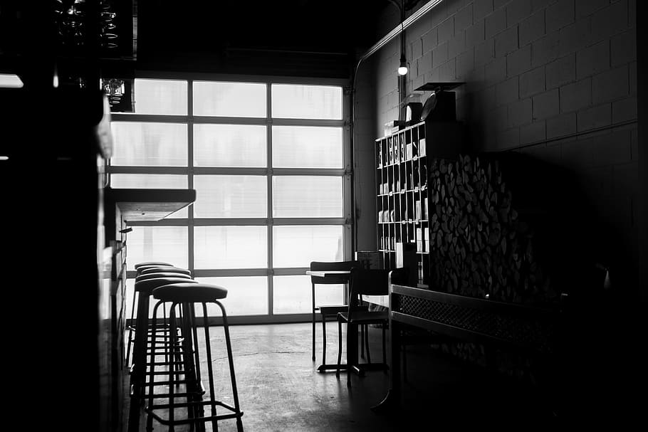grayscale photo of bar counter with round barstools, garage, black and white, HD wallpaper