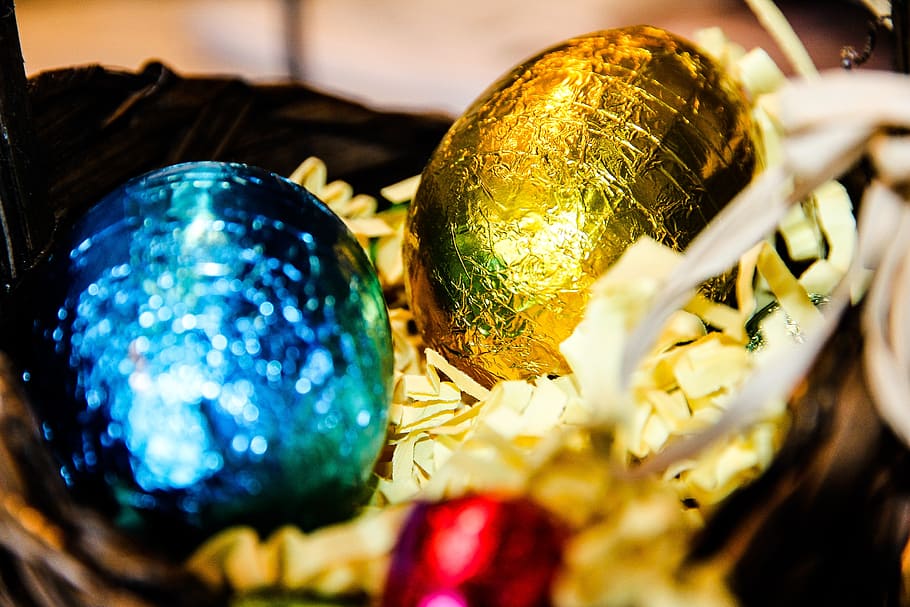 Easter Egg on nest, chocolate, eggs, basket, holiday, treat HD wallpaper