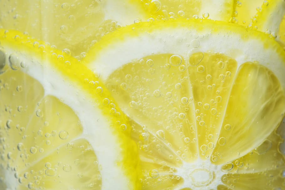 sliced of lemon fruit, water, cut, yellow, bubble, acid, close up, HD wallpaper