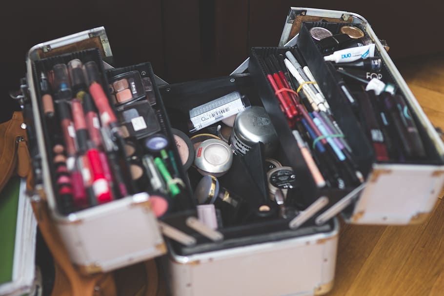 adult's assorted makeup items in train case, make up, make-up HD wallpaper