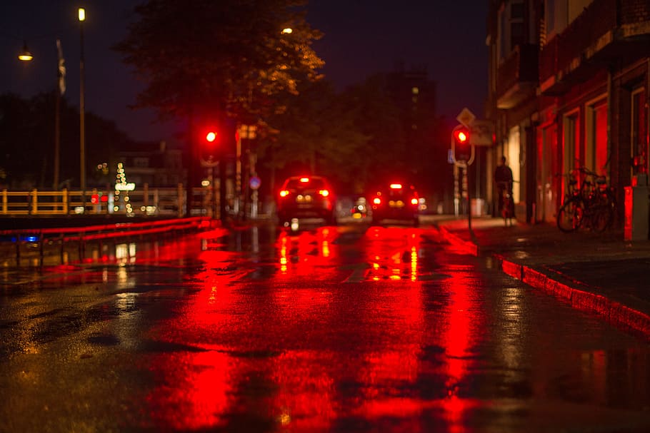 two vehicles stopped on red light, street, traffic, night, dark, HD wallpaper